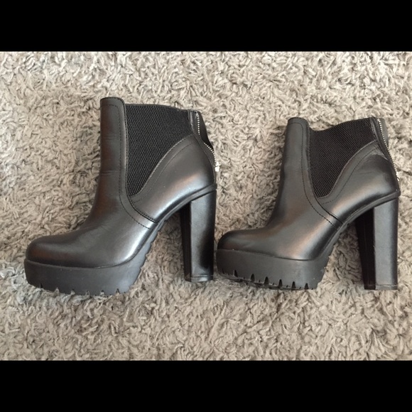Steve Madden Shoes - STEVE MADDEN BLACK LEATHER ANKLE BOOTIE SIZE 7